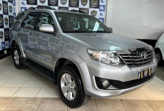 TOYOTA HILUX 2.7 SR 4X2 CD 16V FLEX 4P AUTOMÁTICO TOYOTA HILUX 2.7 SR 4X2 CD 16V FLEX 4P AUTOMÁTICO